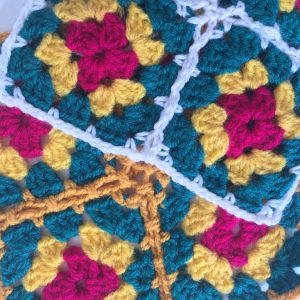 Examples of joining granny squares in crochet