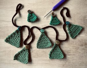 December Crochet Xmas tree garland with crochet hook