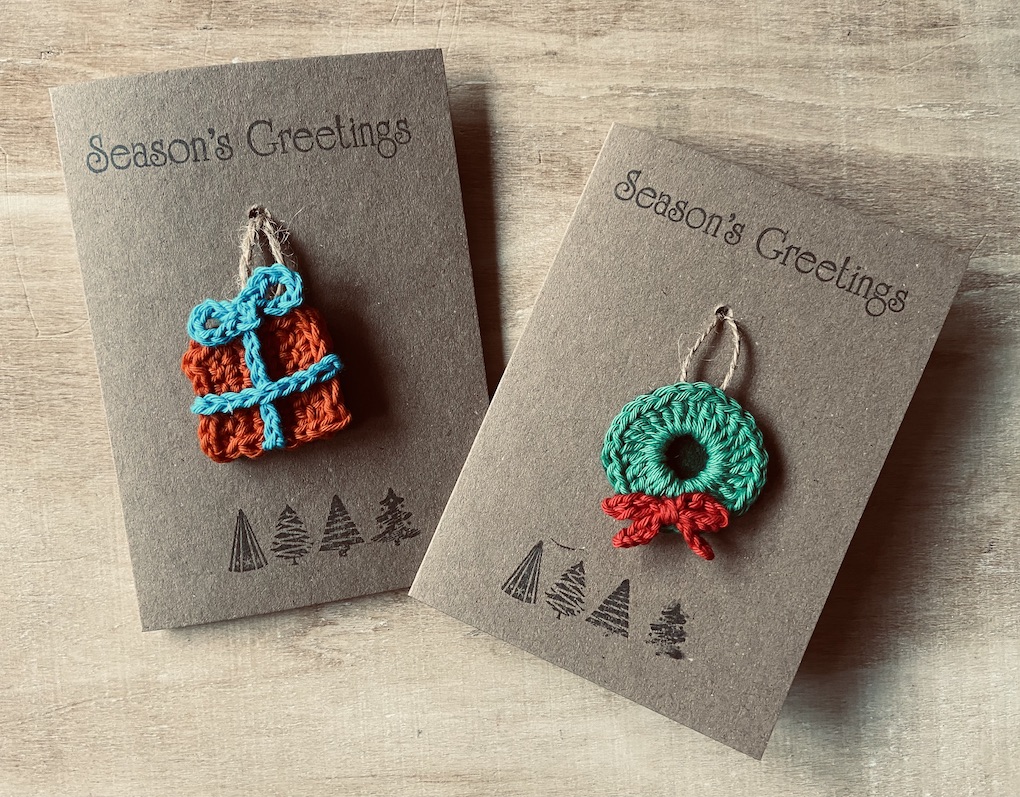 Xmas cards with detachable crocheted wreath and present decorations